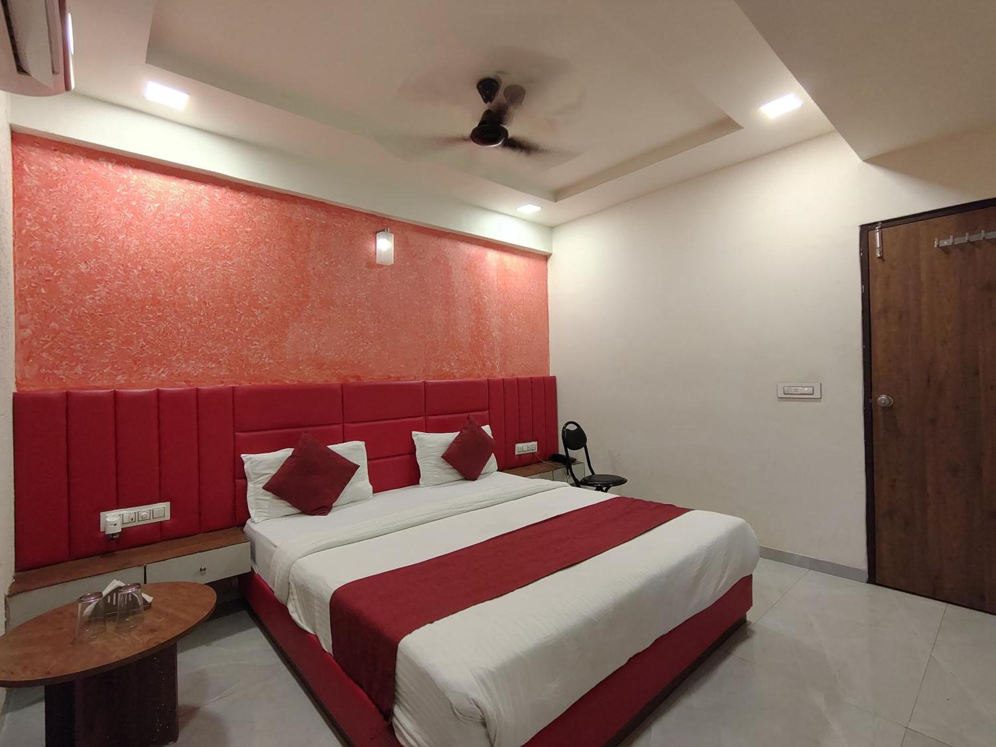 Hotel Avadh Palace, Subhash Bridge, Rto Circle, Ahmedabad Buitenkant foto
